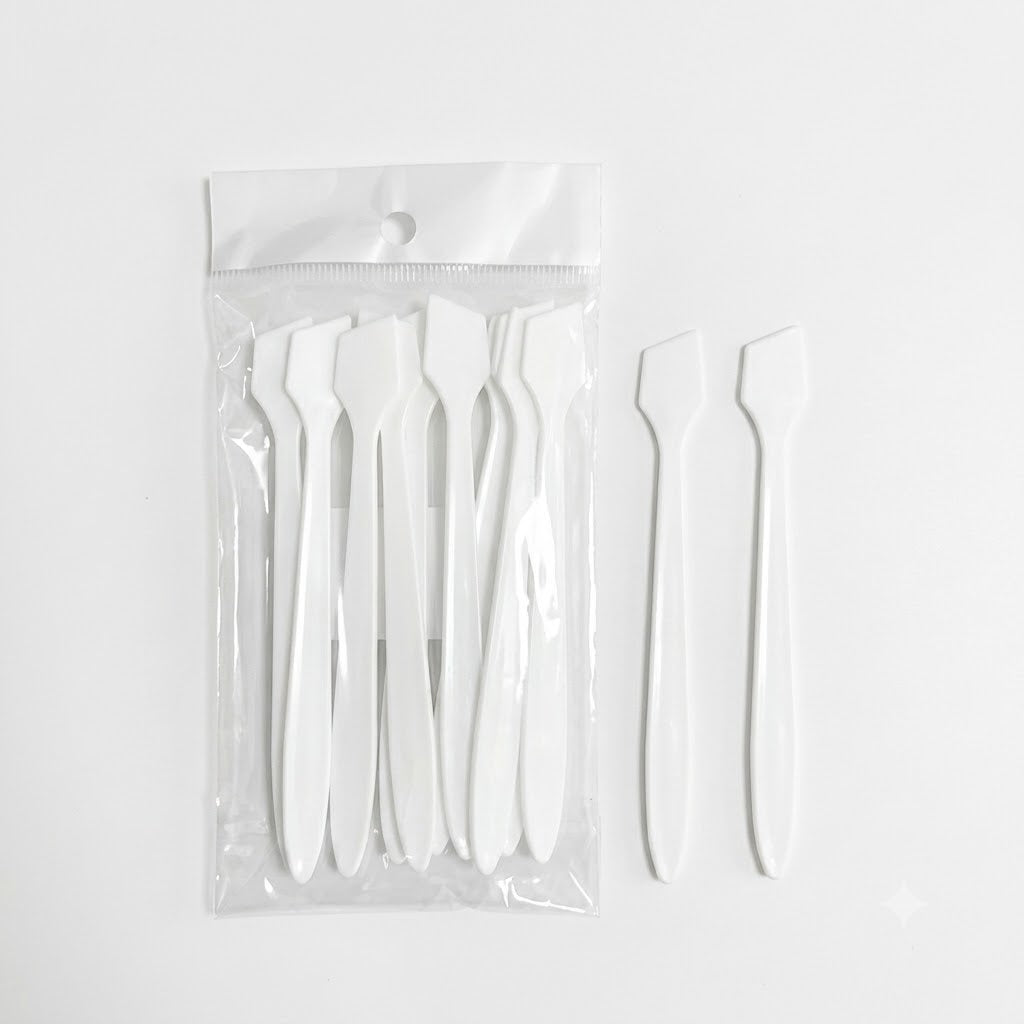 Single white plastic esthetics spatula